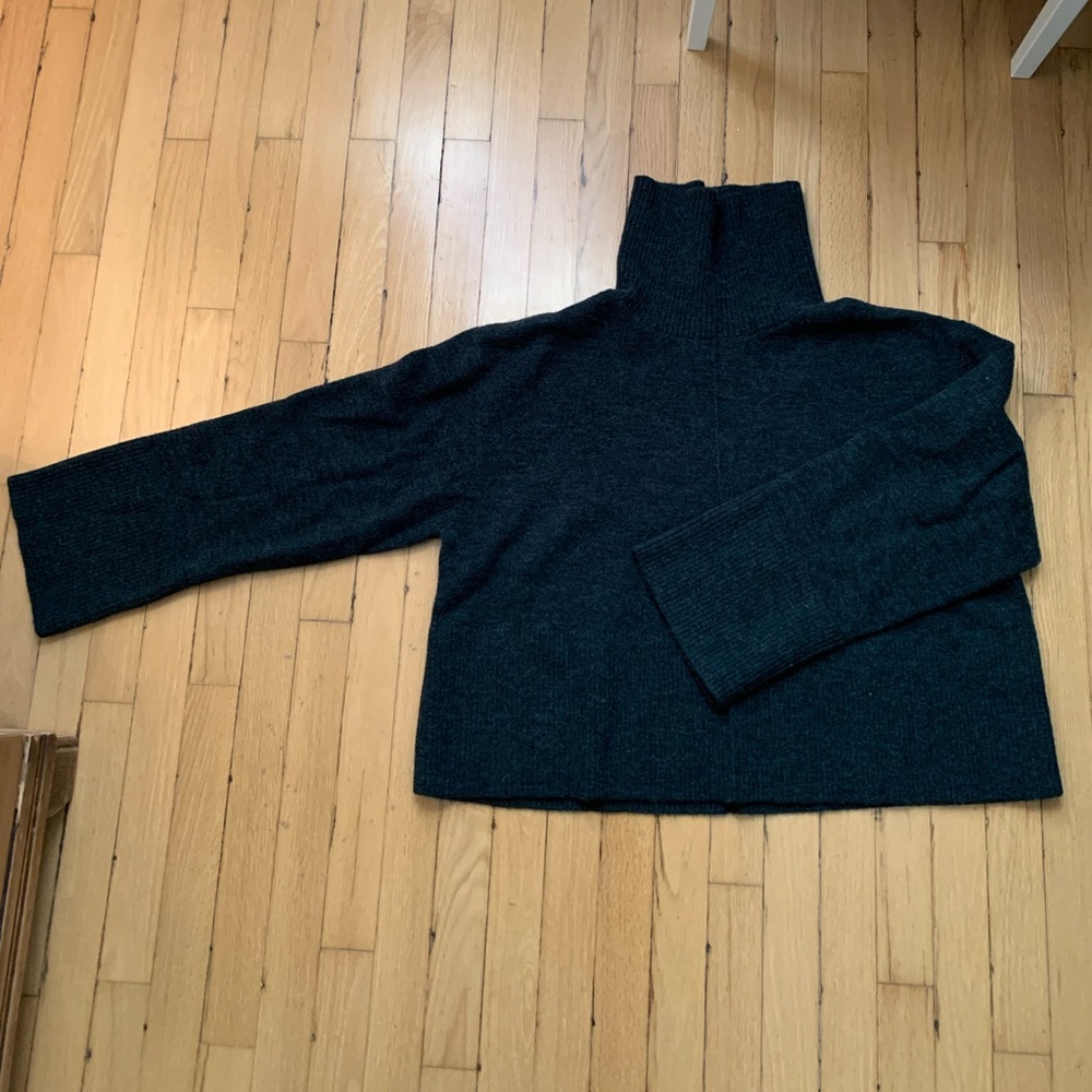 & Other Stories Emerald Green Wool Cropped Turtle Neck Sz M
